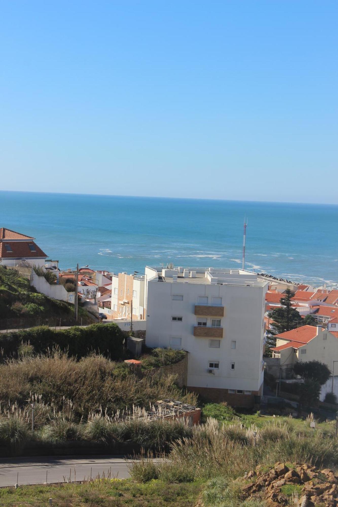 Ericeira Chill Hill Hostel & Private Rooms - Peach Garden Room photo
